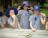 A hub of girls and Crunch&Sip fruit